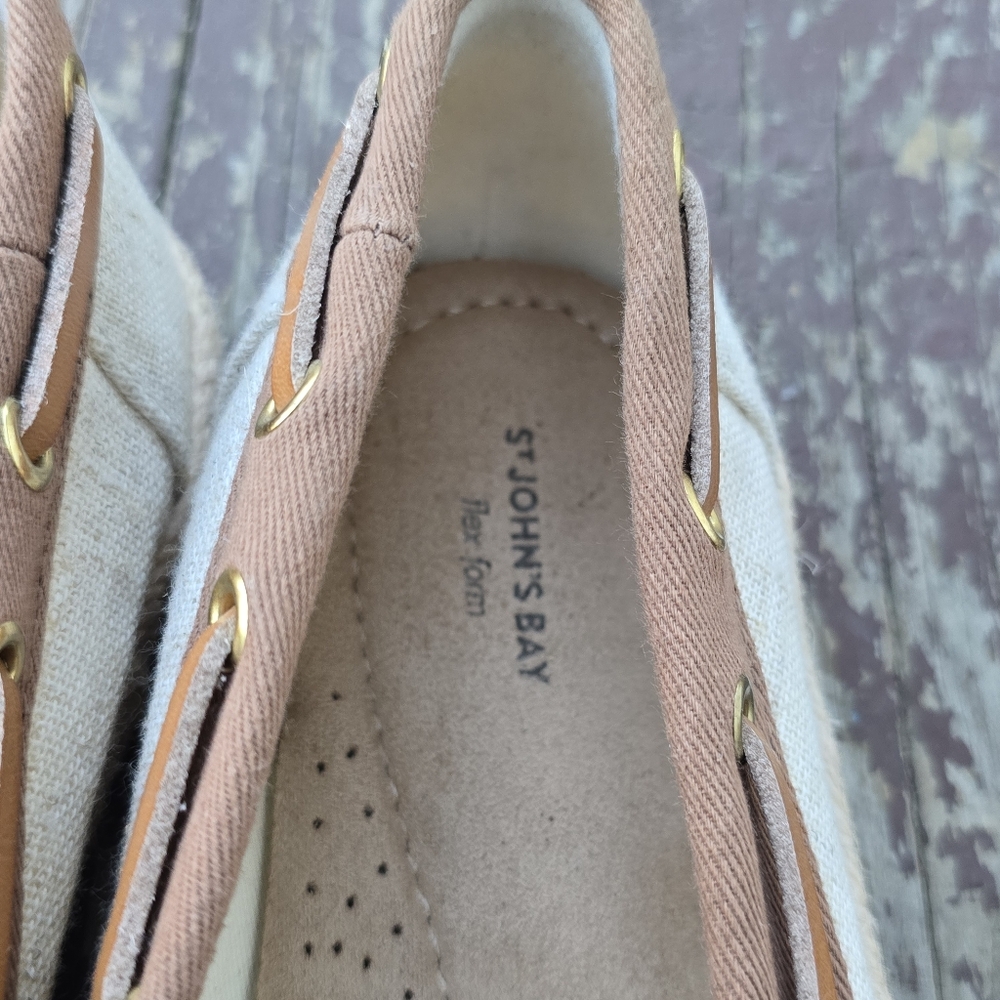 St. John's Bay Women's Tan and Cream Loafers Sz 8 - Picture 4 of 11